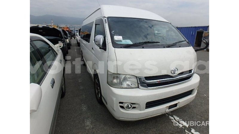 Big with watermark toyota hiace estuary import dubai 6779