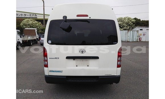 Acheter Import Voiture Toyota Hiace Blanc à Import - Dubai, Estuaire Acheter Import Voiture Toyota Hiace Blanc à Import - Dubai, Estuaire