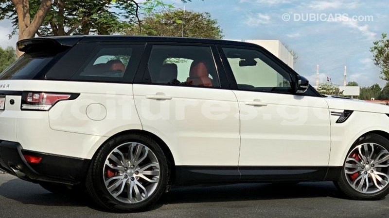 Big with watermark land rover range rover estuary import dubai 6782