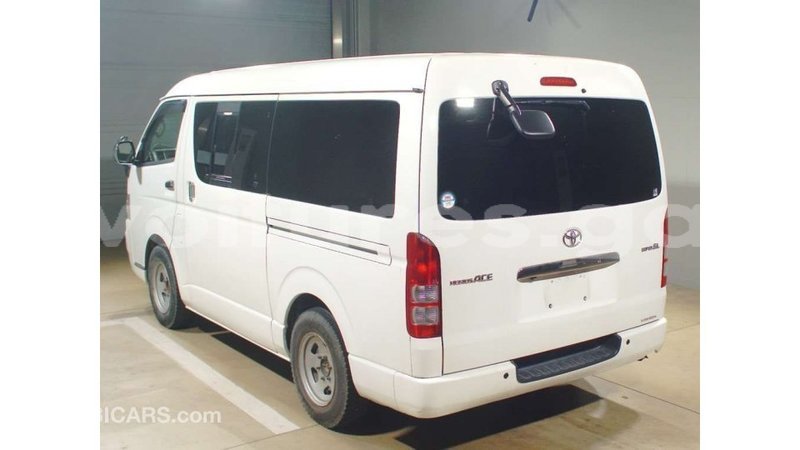 Big with watermark toyota hiace estuary import dubai 6785