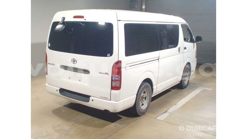 Big with watermark toyota hiace estuary import dubai 6785