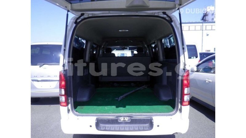 Big with watermark toyota hiace estuary import dubai 6785