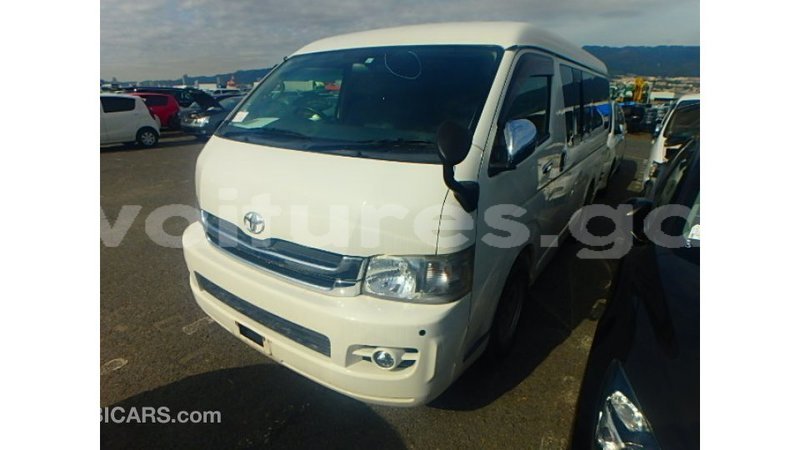 Big with watermark toyota hiace estuary import dubai 6785