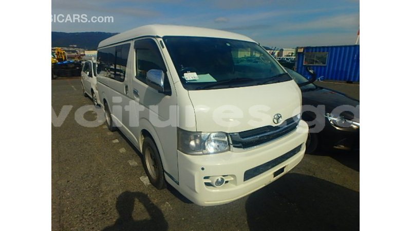 Big with watermark toyota hiace estuary import dubai 6785