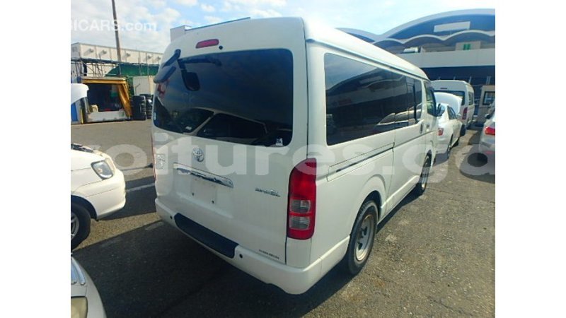 Big with watermark toyota hiace estuary import dubai 6785