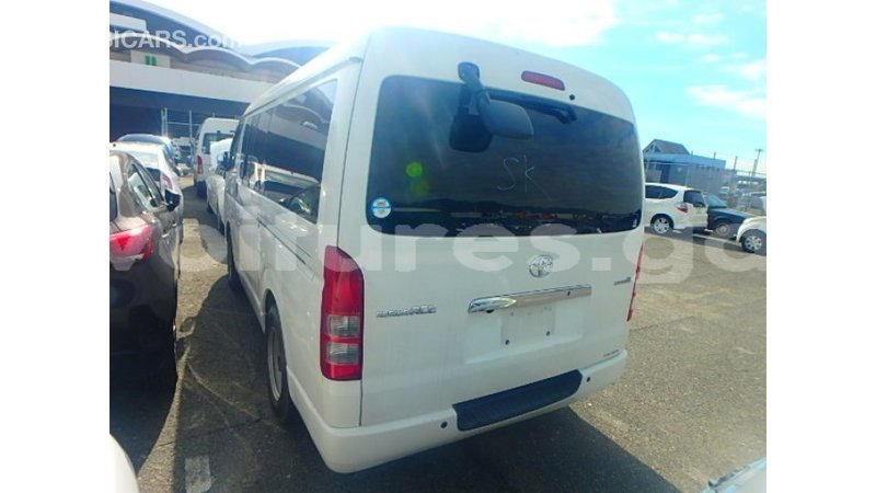 Big with watermark toyota hiace estuary import dubai 6785