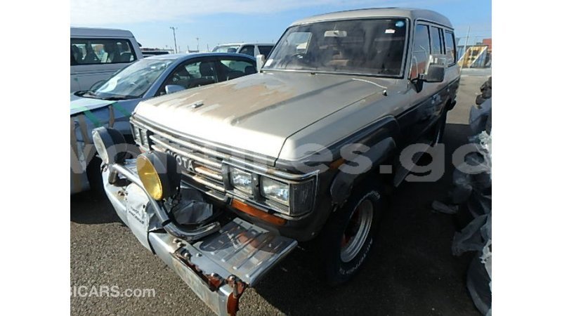 Big with watermark toyota land cruiser estuary import dubai 6786