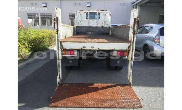 Acheter Import Utilitaire Toyota Dyna Blanc à Import - Dubai, Estuaire Acheter Import Utilitaire Toyota Dyna Blanc à Import - Dubai, Estuaire