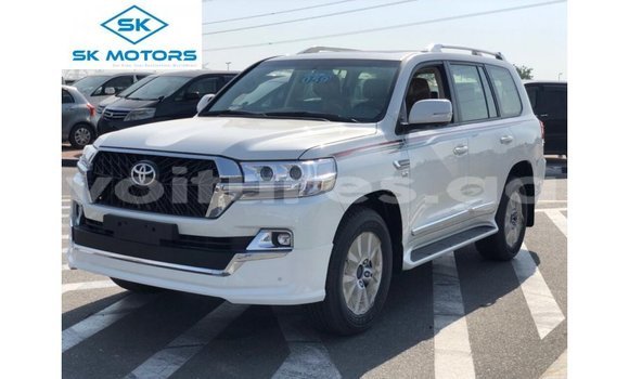 Sayi Imported Toyota Land Cruiser White Mota in Import - Dubai a estuary Sayi Imported Toyota Land Cruiser White Mota in Import - Dubai a estuary