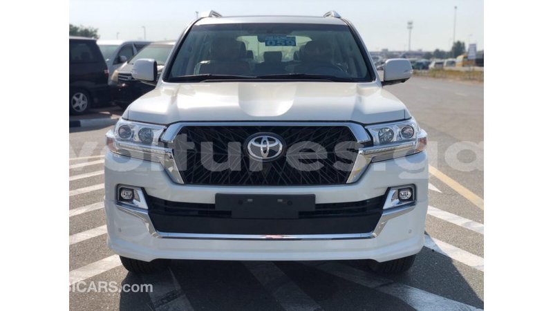 Big with watermark toyota land cruiser estuary import dubai 6796