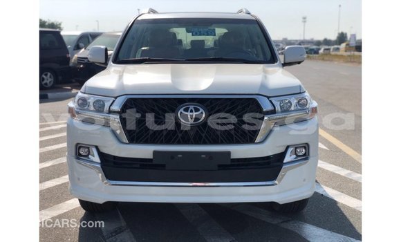 Sayi Imported Toyota Land Cruiser White Mota in Import - Dubai a estuary Sayi Imported Toyota Land Cruiser White Mota in Import - Dubai a estuary