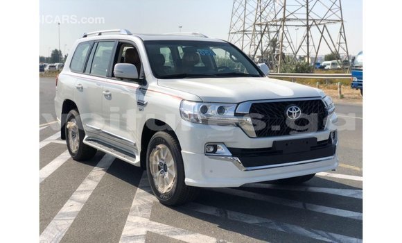 Sayi Imported Toyota Land Cruiser White Mota in Import - Dubai a estuary Sayi Imported Toyota Land Cruiser White Mota in Import - Dubai a estuary