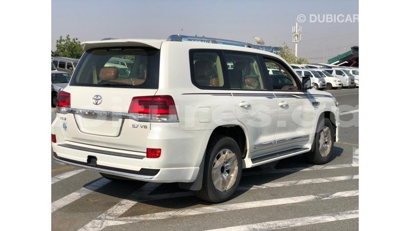 Big with watermark toyota land cruiser estuary import dubai 6796