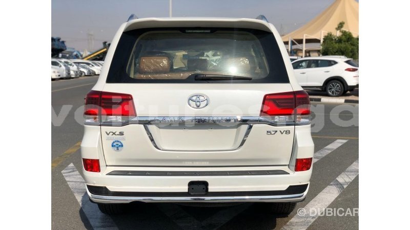 Big with watermark toyota land cruiser estuary import dubai 6796