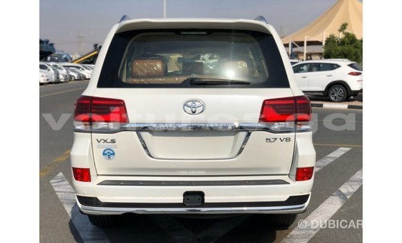 Sayi Imported Toyota Land Cruiser White Mota in Import - Dubai a estuary Sayi Imported Toyota Land Cruiser White Mota in Import - Dubai a estuary