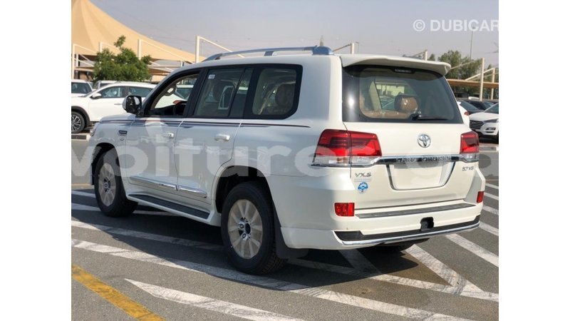 Big with watermark toyota land cruiser estuary import dubai 6796