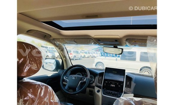 Sayi Imported Toyota Land Cruiser White Mota in Import - Dubai a estuary Sayi Imported Toyota Land Cruiser White Mota in Import - Dubai a estuary