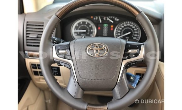Sayi Imported Toyota Land Cruiser White Mota in Import - Dubai a estuary Sayi Imported Toyota Land Cruiser White Mota in Import - Dubai a estuary