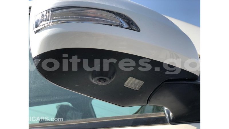 Big with watermark toyota land cruiser estuary import dubai 6796