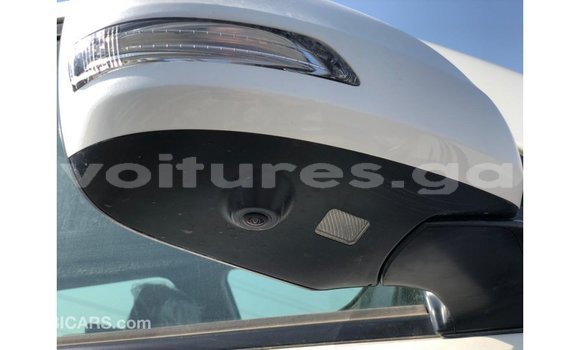 Sayi Imported Toyota Land Cruiser White Mota in Import - Dubai a estuary Sayi Imported Toyota Land Cruiser White Mota in Import - Dubai a estuary
