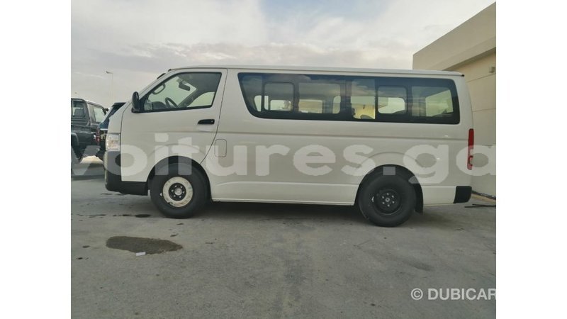 Big with watermark toyota da estuary import dubai 6797