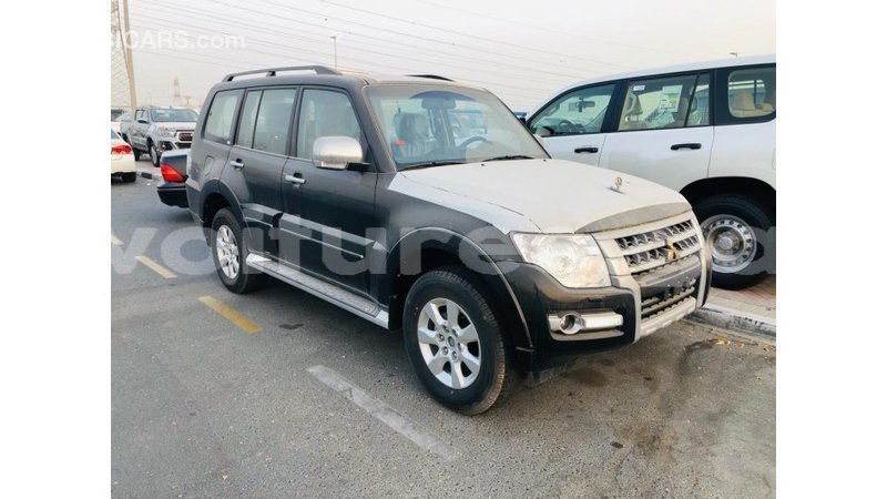 Big with watermark mitsubishi pajero estuaire import dubai 6800