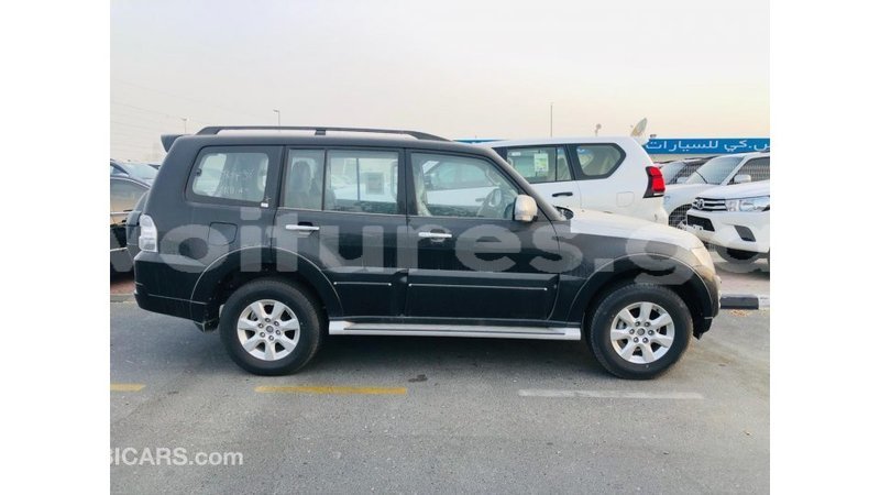 Big with watermark mitsubishi pajero estuary import dubai 6800