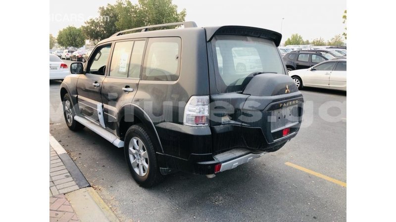 Big with watermark mitsubishi pajero estuary import dubai 6800