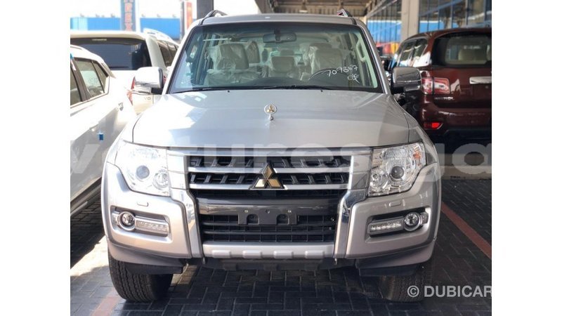 Big with watermark mitsubishi pajero estuary import dubai 6801