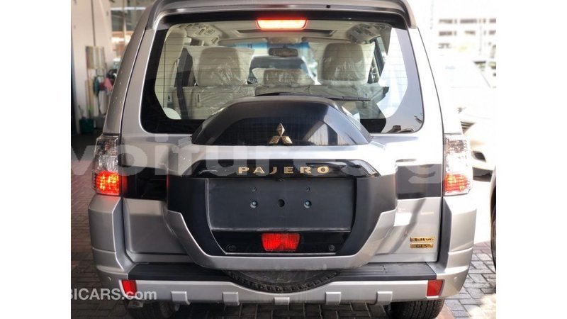 Big with watermark mitsubishi pajero estuaire import dubai 6801