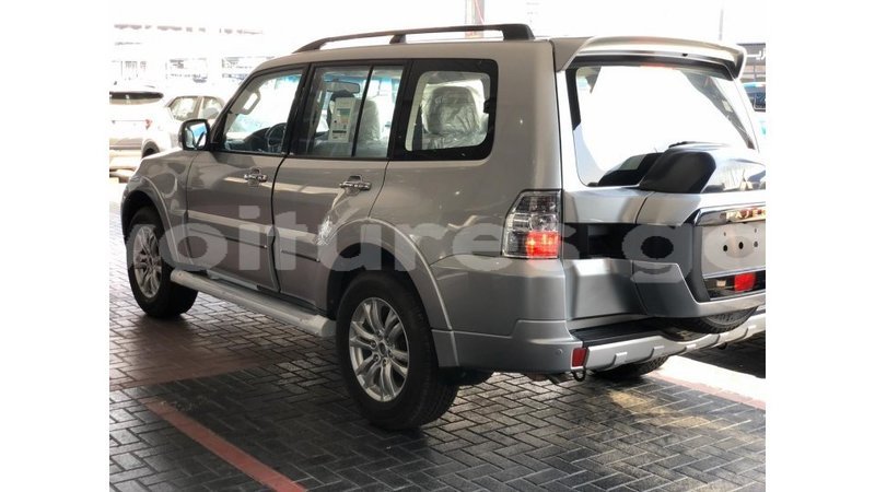 Big with watermark mitsubishi pajero estuary import dubai 6801