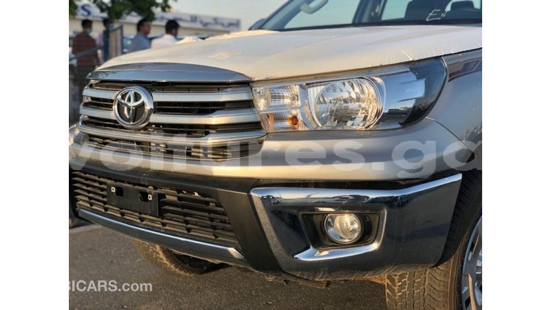 Big with watermark toyota hilux estuaire import dubai 6803