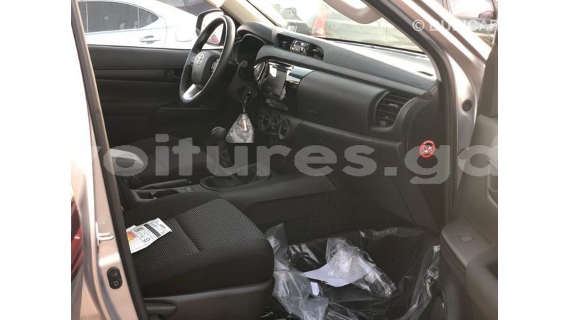 Big with watermark toyota hilux estuaire import dubai 6803