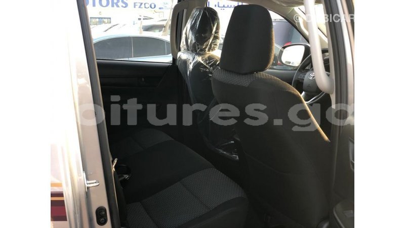 Big with watermark toyota hilux estuary import dubai 6803