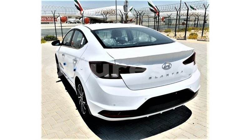 Big with watermark hyundai elantra estuary import dubai 6805