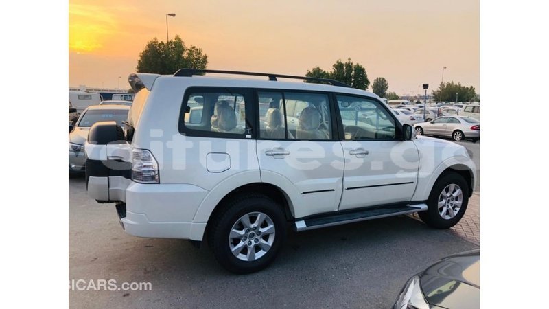 Big with watermark mitsubishi pajero estuaire import dubai 6809