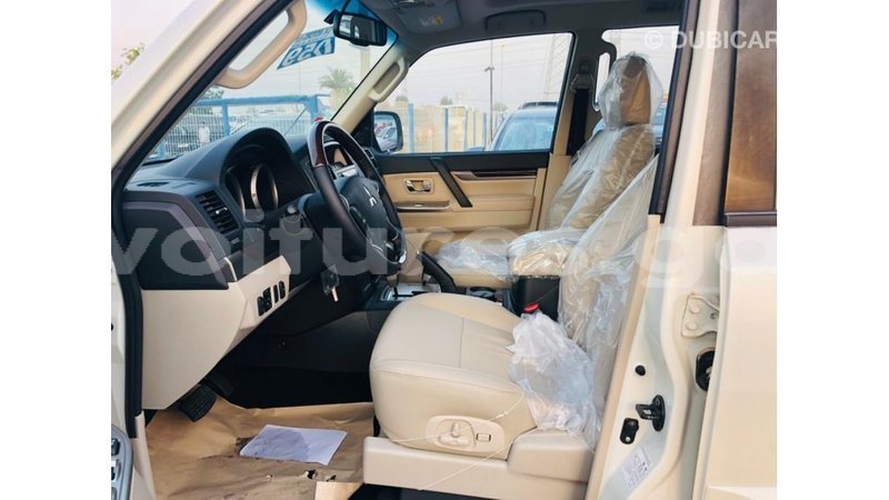 Big with watermark mitsubishi pajero estuary import dubai 6809