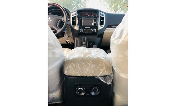 Buy Import Mitsubishi Pajero White Car in Import - Dubai in Estuary Buy Import Mitsubishi Pajero White Car in Import - Dubai in Estuary