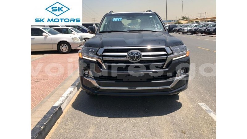 Big with watermark toyota land cruiser estuary import dubai 6811