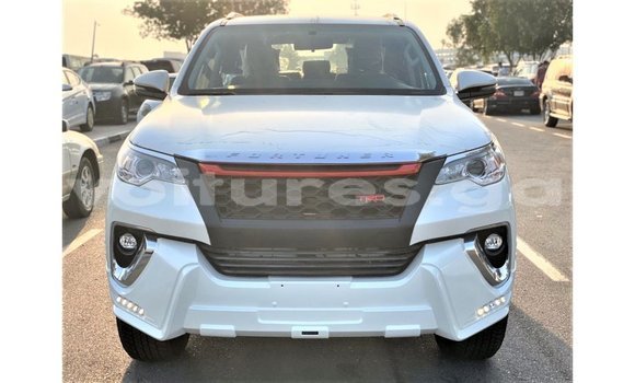 Acheter Import Voiture Toyota Fortuner Blanc à Import - Dubai, Estuaire Acheter Import Voiture Toyota Fortuner Blanc à Import - Dubai, Estuaire