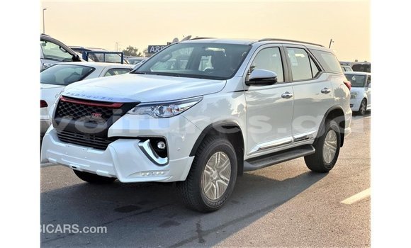 Acheter Import Voiture Toyota Fortuner Blanc à Import - Dubai, Estuaire Acheter Import Voiture Toyota Fortuner Blanc à Import - Dubai, Estuaire