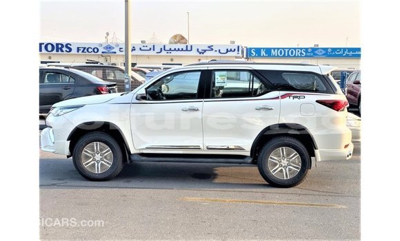 Acheter Import Voiture Toyota Fortuner Blanc à Import - Dubai, Estuaire Acheter Import Voiture Toyota Fortuner Blanc à Import - Dubai, Estuaire