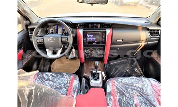 Acheter Import Voiture Toyota Fortuner Blanc à Import - Dubai, Estuaire Acheter Import Voiture Toyota Fortuner Blanc à Import - Dubai, Estuaire