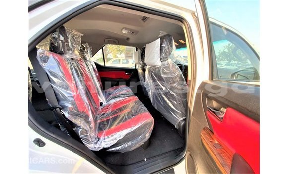 Acheter Import Voiture Toyota Fortuner Blanc à Import - Dubai, Estuaire Acheter Import Voiture Toyota Fortuner Blanc à Import - Dubai, Estuaire