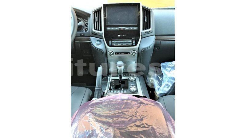 Big with watermark toyota land cruiser estuary import dubai 6818