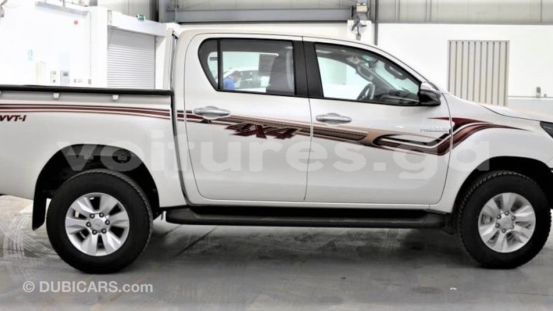 Big with watermark toyota hilux estuary import dubai 6819