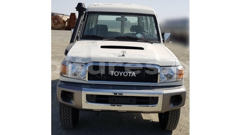 Big with watermark toyota land cruiser estuary import dubai 6820