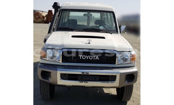 Acheter Import Voiture Toyota Land Cruiser Blanc à Import - Dubai, Estuaire Acheter Import Voiture Toyota Land Cruiser Blanc à Import - Dubai, Estuaire