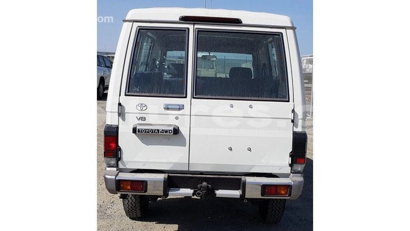 Big with watermark toyota land cruiser estuary import dubai 6820