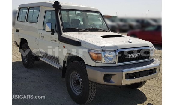 Acheter Import Voiture Toyota Land Cruiser Blanc à Import - Dubai, Estuaire Acheter Import Voiture Toyota Land Cruiser Blanc à Import - Dubai, Estuaire